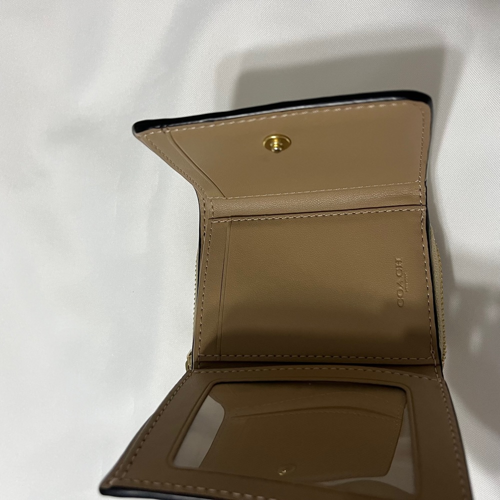 ๐ก Coach Small Trifold Leather Wallet in Signature Canvas - Picture 6 of 7